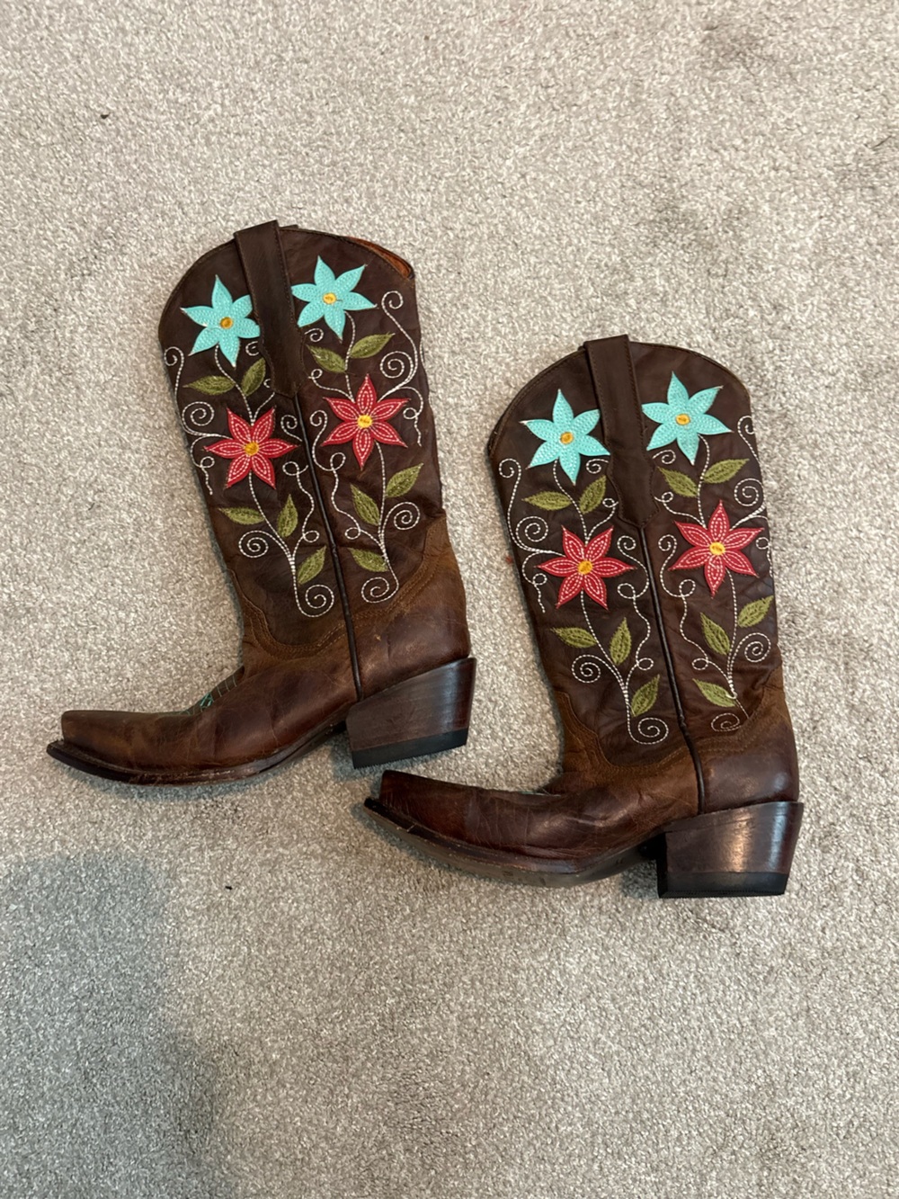 Veretta Brown Floral Embroidered Western Boots - Brown